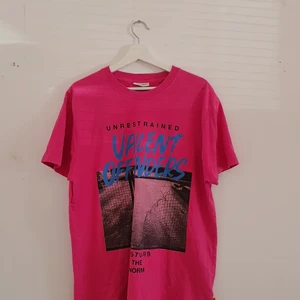 Vailent - Super fin och mysig t-shirt från Carlings🌸Knappt använd och i bra skick.