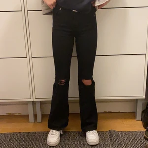 Jeans  - Snygga bootcut jeans från SALT (drdenim). Använt 5 gånger pågrund av att dom inte passade just på mig. Inköpta förra året i december. Nypris 500kr.