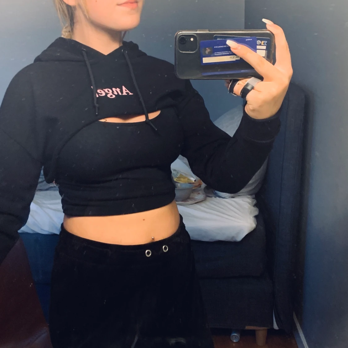 Svart riven hoodie - 90