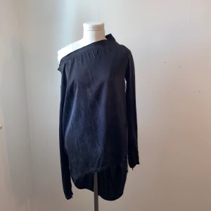 Blus från Hunkydory Stockholm  - Blus från Hunkydory Stockholm. Köparen står för frakten 