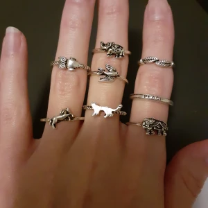 Ringset - Säljer ett pack med lite olika djurringar/naturringar+peacering. Säljes tillsammans som paketpris💌 köp ej vid nickelallergi då jag EJ kan garantera nickelfrihet. Frakt: 11:- 