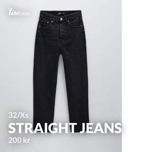 Super trendiga jeans från zara i superbra skick. Säljer pågrund av att dem tyvärr har blivit för små för mig. Skriv för fler bilder/frågor💓storlek 32🌟170+frakt.            