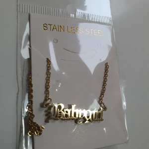 Guld Babygirl halsband - Helt ny och packad