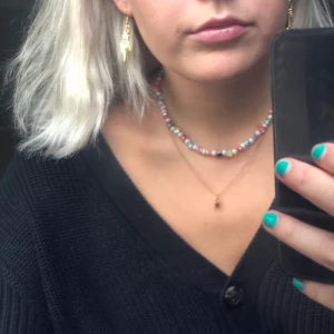 färgglatt halsband med stjärnor - 79 kr + 11kr frakt💞💝 finns matchande armband!!