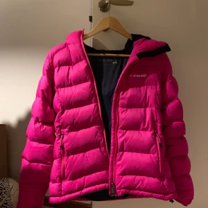 Everest VinterJacka Strl 36 - Rosa Everest vinterjacka i storlek 36 