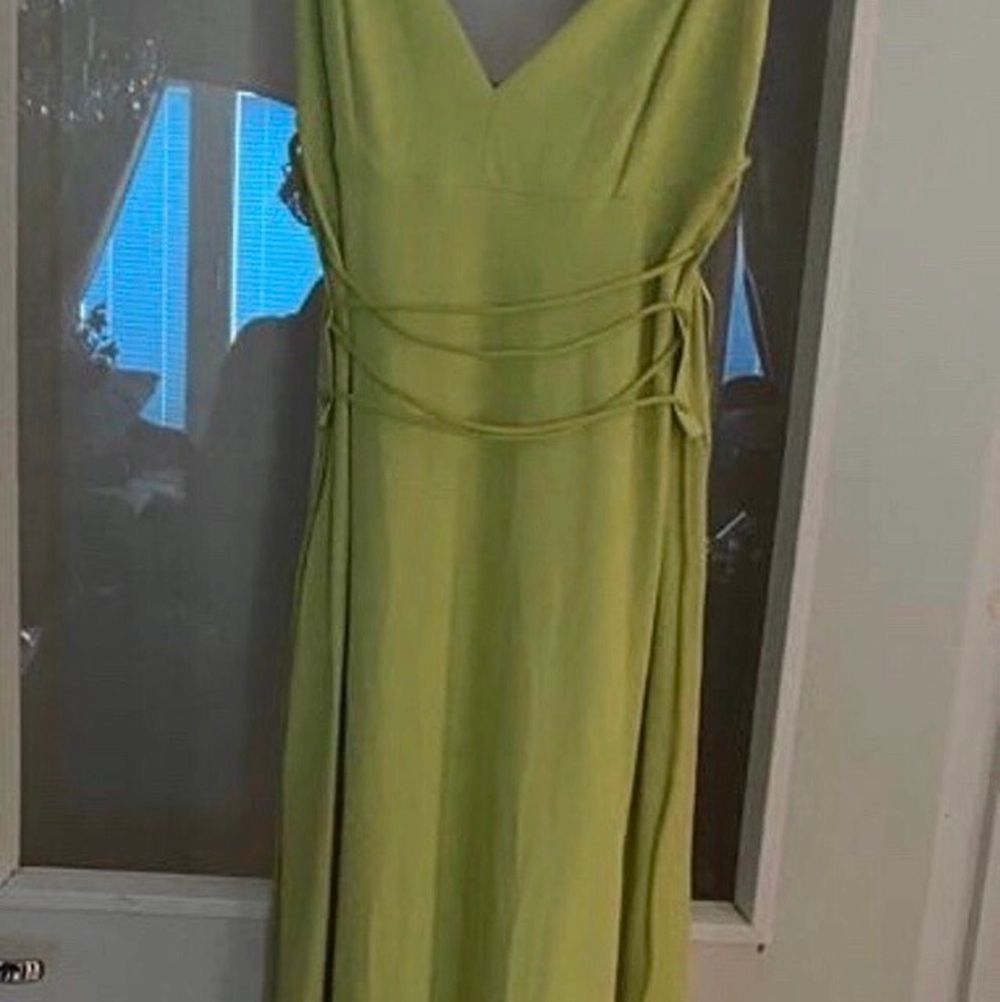 Limegrön lång klänning | Plick Second Hand