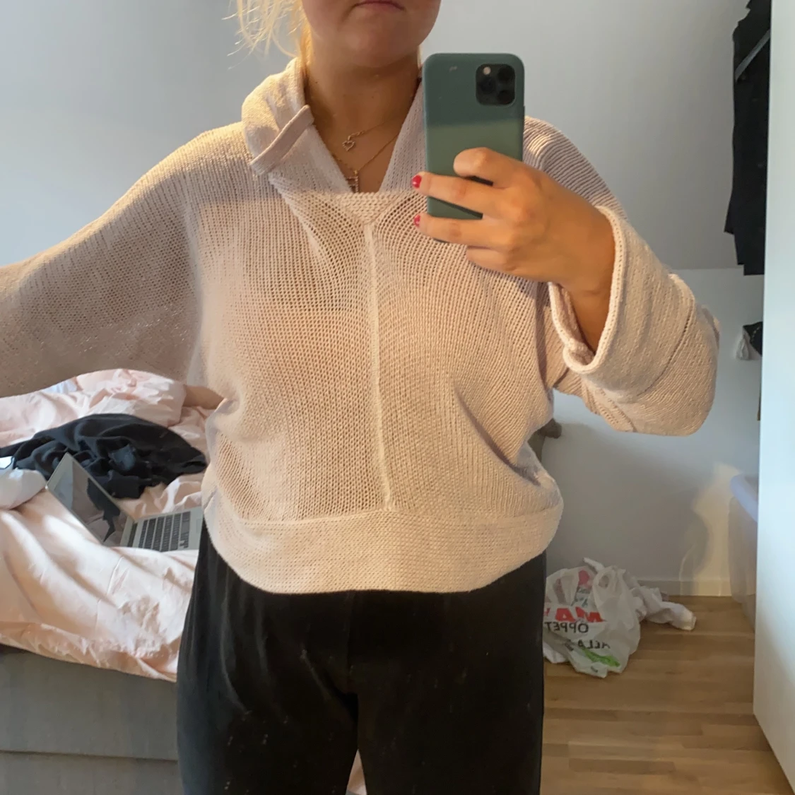 Stickad hoodie i storlek S  - 90