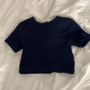 Tränings tröja - En tränings tröja från zara i storlek S sitter som en XS eller en S, köpt för 3 år sen så den finns inte kvar och kan inte minnas priset. Använd 3 ggr ungefär mitt pris: 120+frakt💓