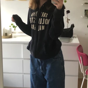 Hollister sweatshirt  -  Hollister sweatshirt köpt på secondhand. 