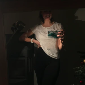 Sätt topp!  - Super sött vit liten topp! Hör av er för fler bilder eller frågor🤍