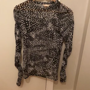 Tröja i mesh  - Mesh topp från hm trend, använd 1 gång, fint skick