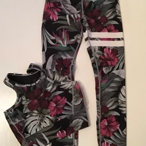 Stronger set stl S tights och stl M i top - Säljes som set och är  i fint skick