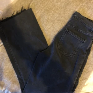 Raka jeans från zara strl 38 - Knappt använda