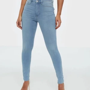 Mollyjeans - Ljusblå mollyjeans från gina tricot, använda fåtal gånger storlek small.