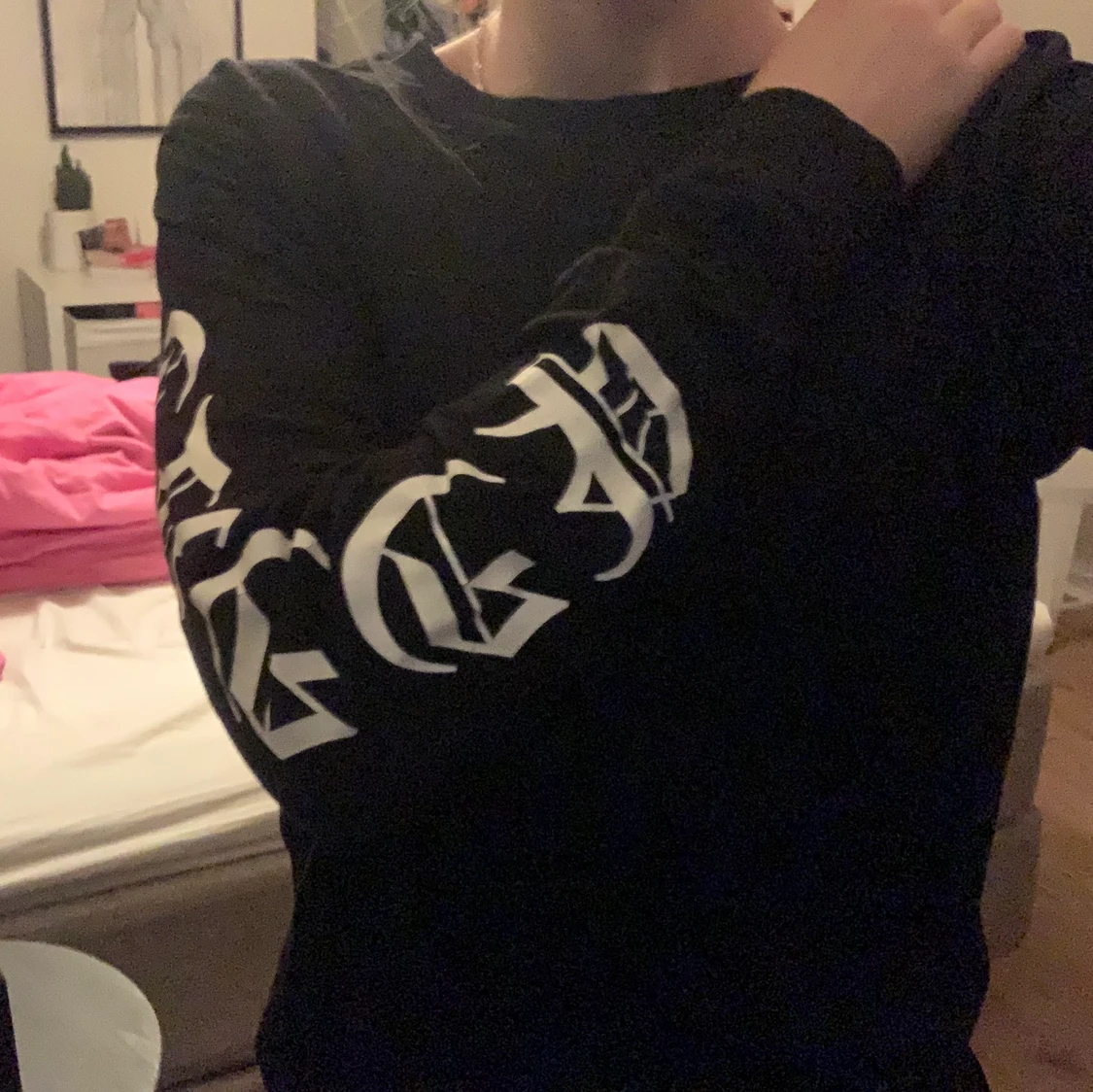 Svart tröja med text