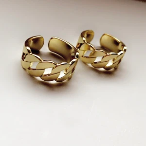 Kedja-ring - ⛓Supertrendig guldig ring⛓ Justerbar så passar alla😍 endast begränsat antal så först till kvarn!✨