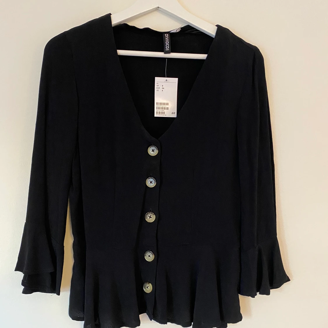 Oanvänd blus med fina detaljer stl S