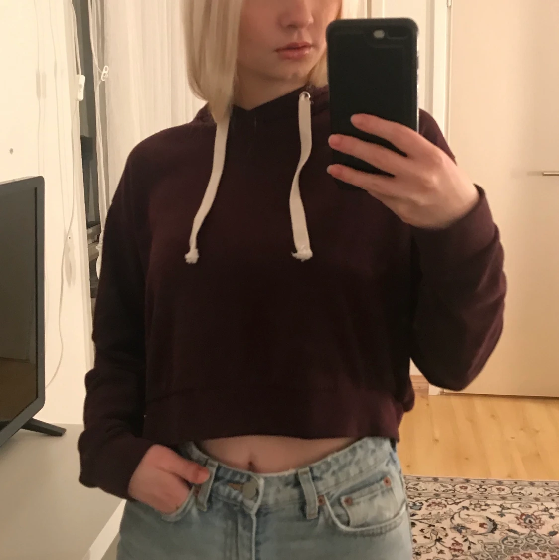 Kort vinröd hoodie