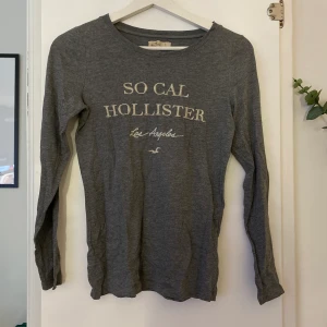 Hollister - Fin grå tröja från hollister ✨ Betalas med Swish och köparen står för frakten 💗