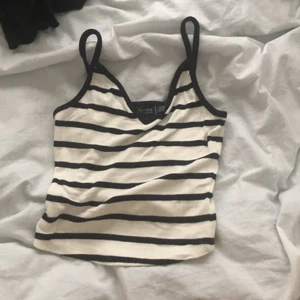 Linne från Bershka str. XS - Oanvänt pga för litet