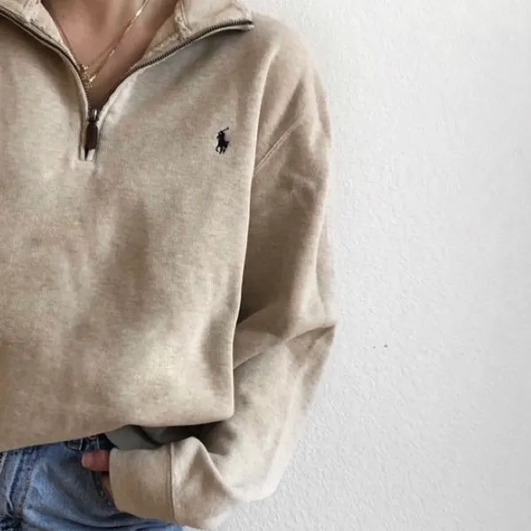 Snygg och populär beige Ralph lauren half zip, storlek s i herrstorlek så oversized på en vanlig s🥰 buda i kommentarerna  !! Öka med minst 15kr!! Avslutas 28/1. Tröjor & Koftor.