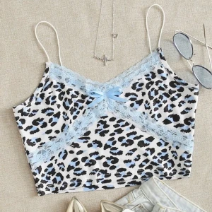 SHEIN top - INTRESSEKOLL! Ligger kvar i originalpåse! Aldrig använd eller testat ❤️ Storlek S ❤️ BUD från 50 eller köp direkt för 60kr (Frakten ingår ej) 