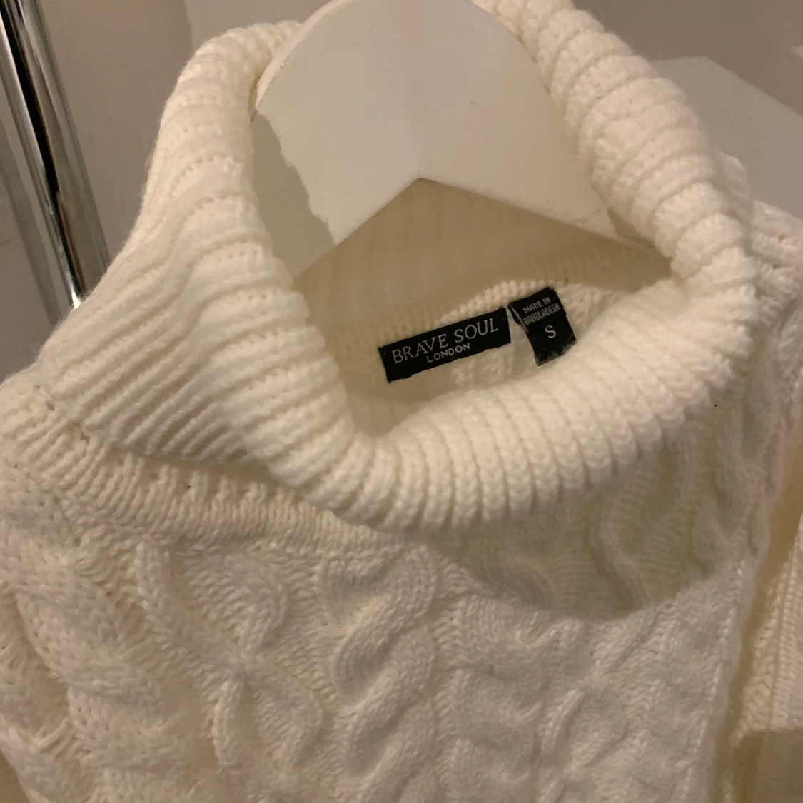 Krämvit croppad stickad polotröja  - 91