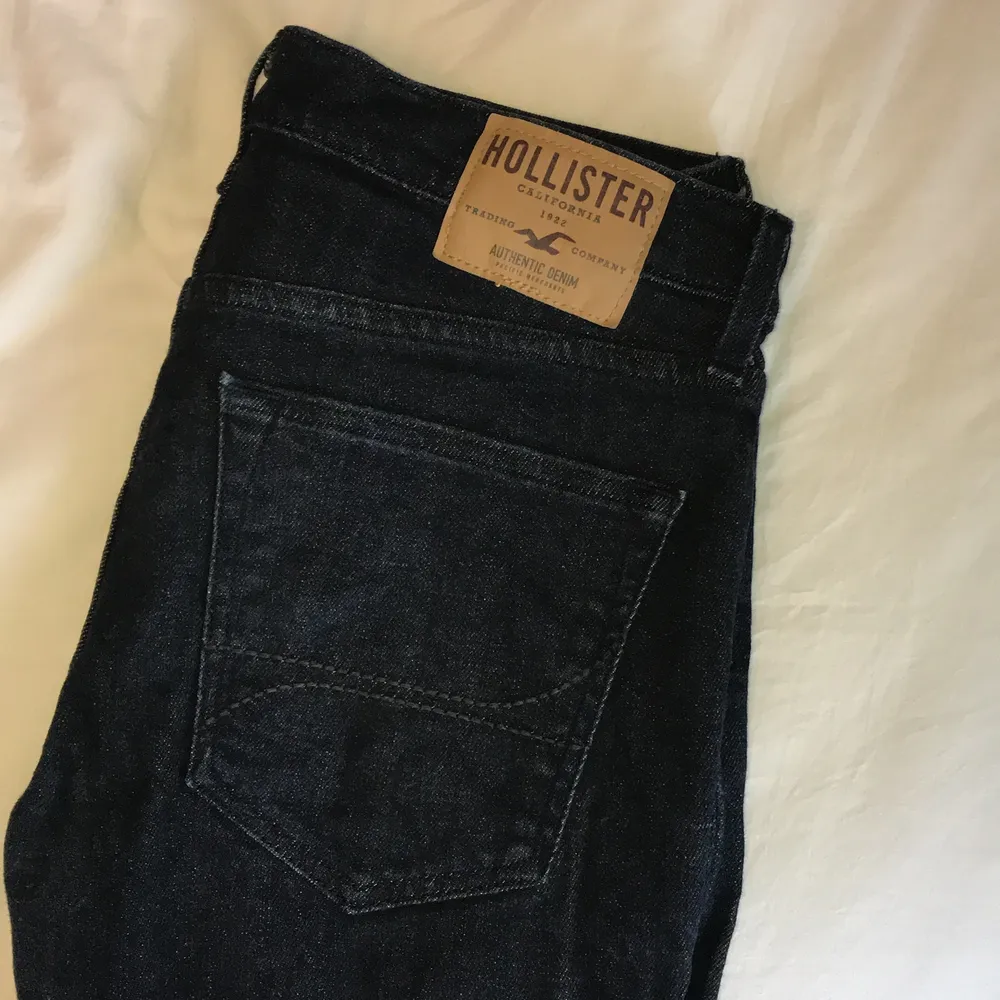 Bra skick, nästan oanvända, hollister. Jeans & Byxor.