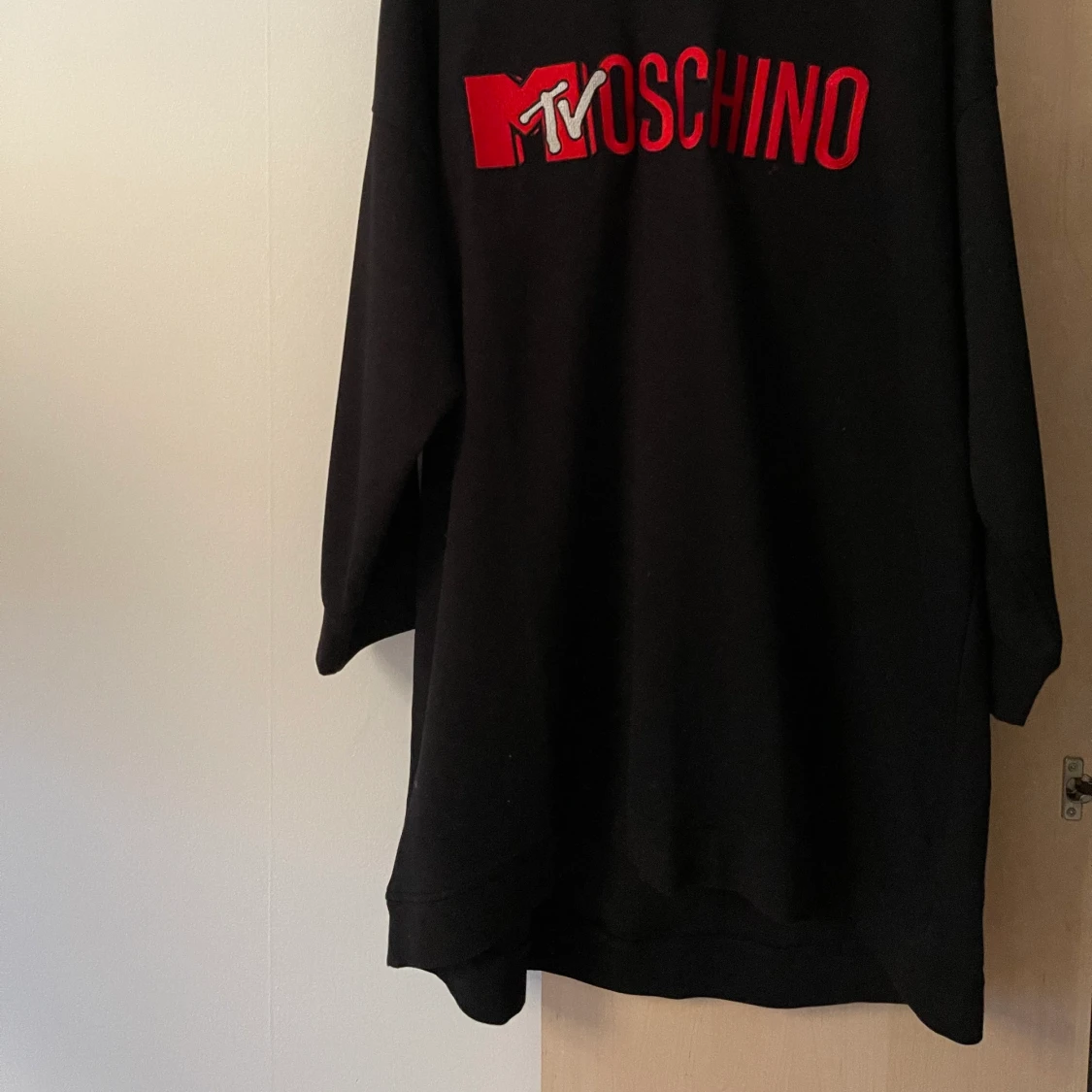H&M + Moschino  - 90