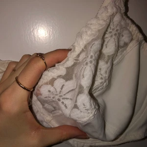 Superfin spetsbh! - Vit Spetsbh från Lindex, storlek 90C! + priserna på resterande annonser har uppdaterats och sänkts så kolla igenom!😉