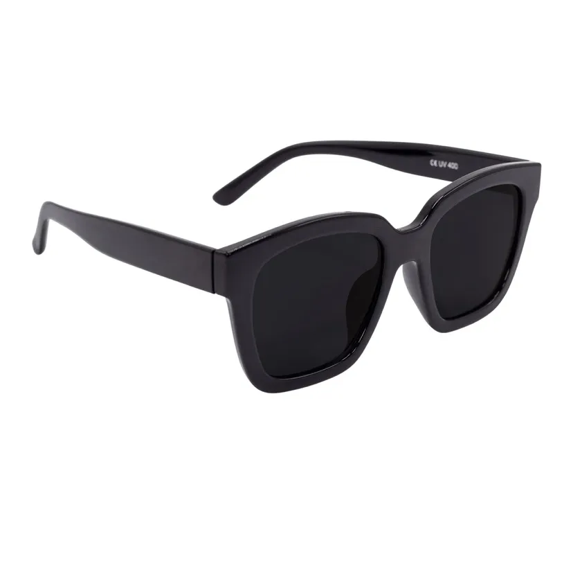 Svarta solglasögon från Corlin Eyewear i modellen Modena Smoke. Nypris 699 säljer då jag har liknande. Nyskick. Frakten ingår❤️. Accessoarer.