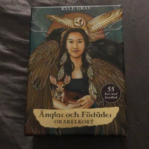 Oracel kort - Säljer mina käraste orakelkort då jag inte känner att dom är för mig riktigt och vill hitta några som passar mig bättre. Kommer självklar att rena dom innan den postas men tkr absolut man ska rena själv också💗 hör av er vid intresse! Köpte dom för 450/500kr minns inte riktigt