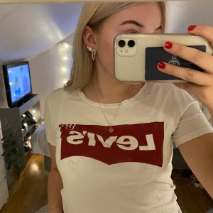 Levis tröja - Använd enstaka gånger. Jag är 163 cm och har S.