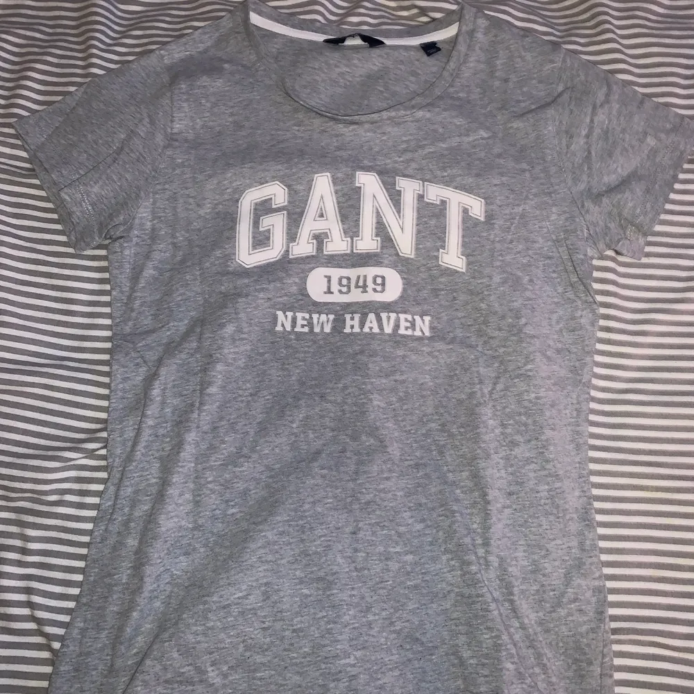 Tröja i strl xs från Gant. Använd några gånger.. T-shirts.