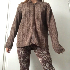 Brun kofta - Najs, varm och stor tjocktröja i färgen brun
