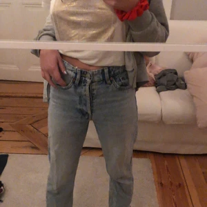 Zara jeans - Säljer dessa fina jeans från zara, bra skick💕