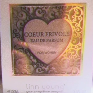 Perfume - En underbar helt ny perfum! Luktar jättegott och en fin förpackning tillhör, har endast luktat på den. 