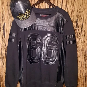  - Winchester tröja strl xl  Fly society snapback keps  Kan posta spårbart med postnord för 75 kr 