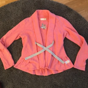  - En otroligt välvårdad och sparsamt använd Odd Molly-kofta som tyvärr inte kommer till användning längre... Nypris: 1795kr