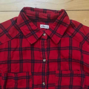  - Varm hollister skjorta