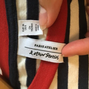  - Den perfekta randiga tröjan! Verkligen hur fin som helst, men den är tyvärr för lite för mig och säljs därför.  Kolla gärna mina andra annonser också😊