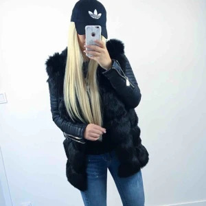  - HELT ny pälsväst med tags kvar, råkade beställa två st! Storlek S! 