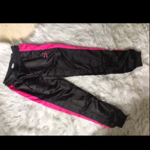  - Helt nya PUMA byxor. Mjuka och sköna. Aldrig använda. 