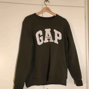  - Köpte den på Gap butiken i Milano i vintras, knappt använd. 