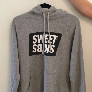  - Hoodie från sweet sktbs, sjukt bekväm och sitter bra