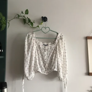  - Helt ny, oanvänd blus från Forever 21! Köparen står för frakt🌿