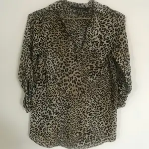 Leopardmönstrad blus från Zara