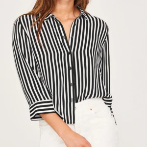  - Blus från Gina Använd en gång Fint skick