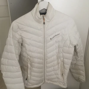  - Dunjacka från peak performance nypris ca 3000