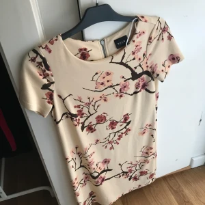  - Populär klänning från Vila. 